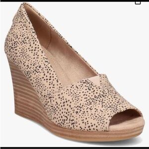 Toms Speckled Tan Wedge Peep Toe Shoes